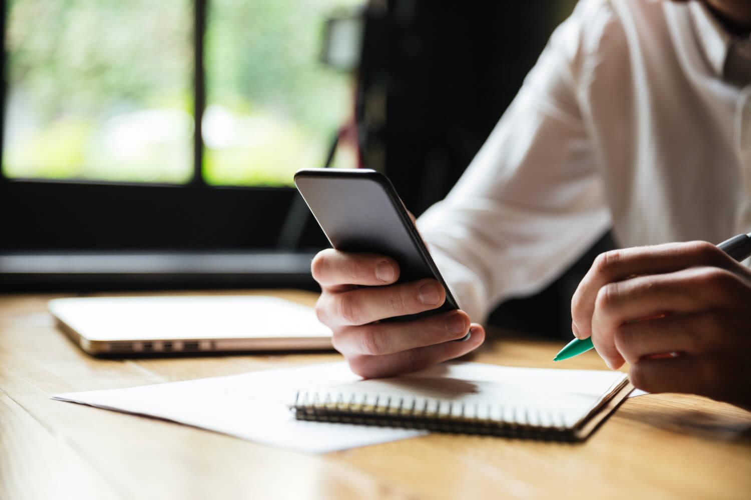 Connecting with Confidence: Navigating Mobile Tech Made Simple.